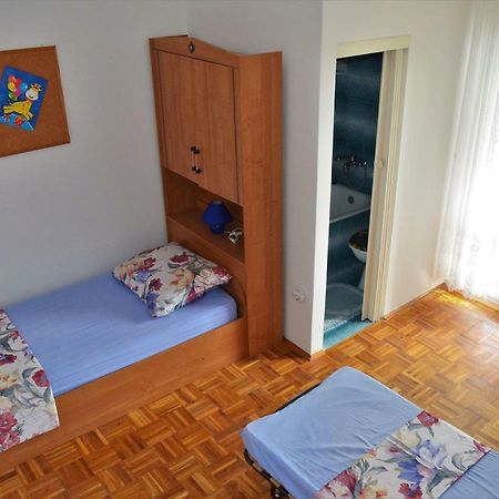 Apartman Rosa Pirovac Bagian luar foto