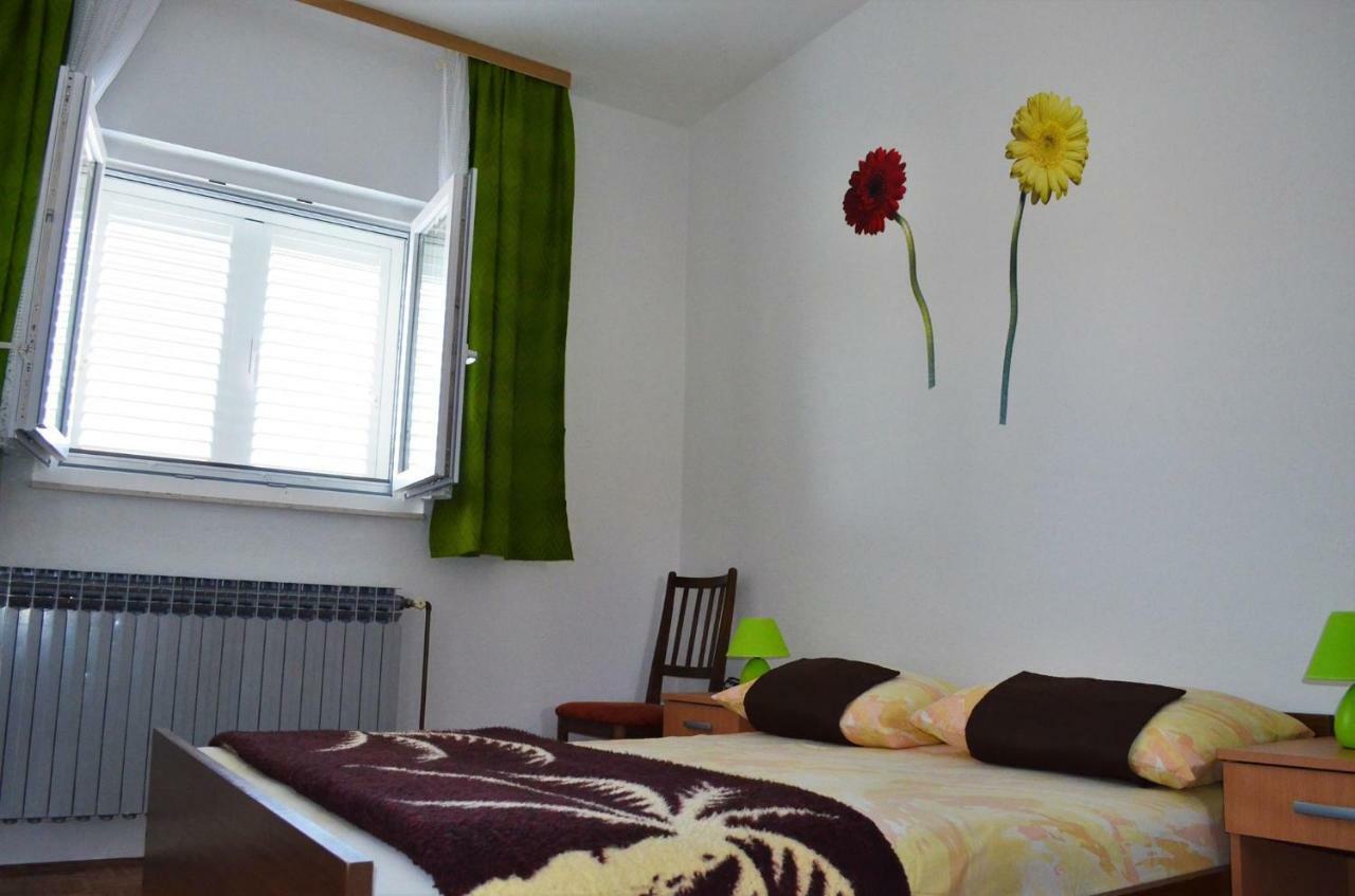 Apartman Rosa Pirovac Bagian luar foto