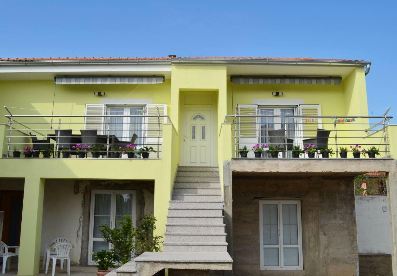 Apartman Rosa Pirovac Bagian luar foto