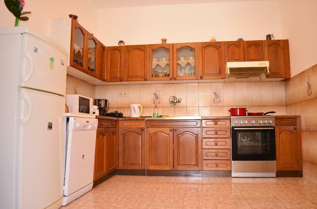 Apartman Rosa Pirovac Bagian luar foto
