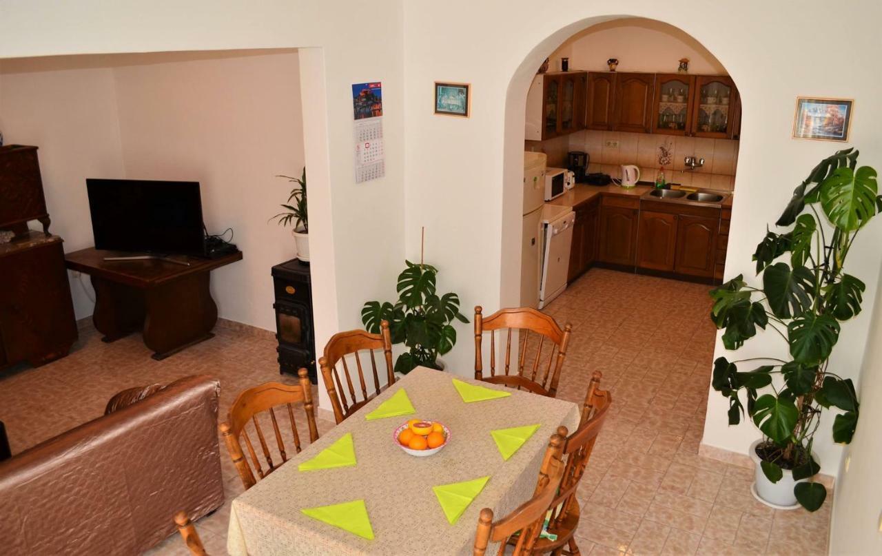 Apartman Rosa Pirovac Bagian luar foto