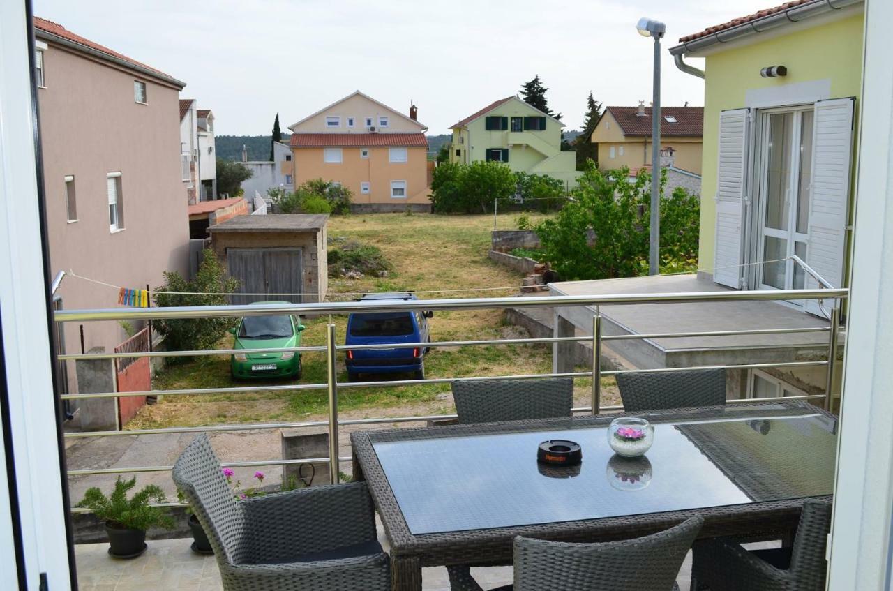 Apartman Rosa Pirovac Bagian luar foto