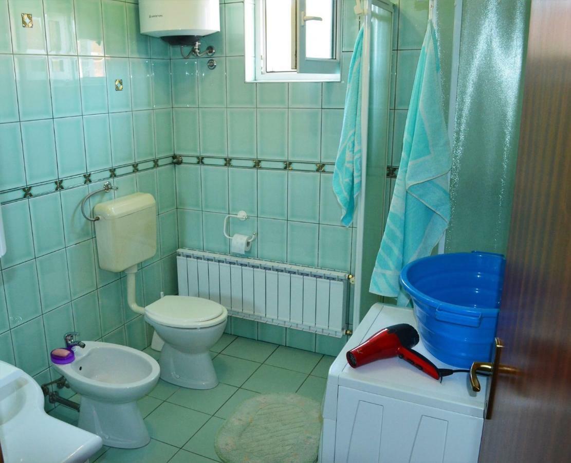 Apartman Rosa Pirovac Bagian luar foto