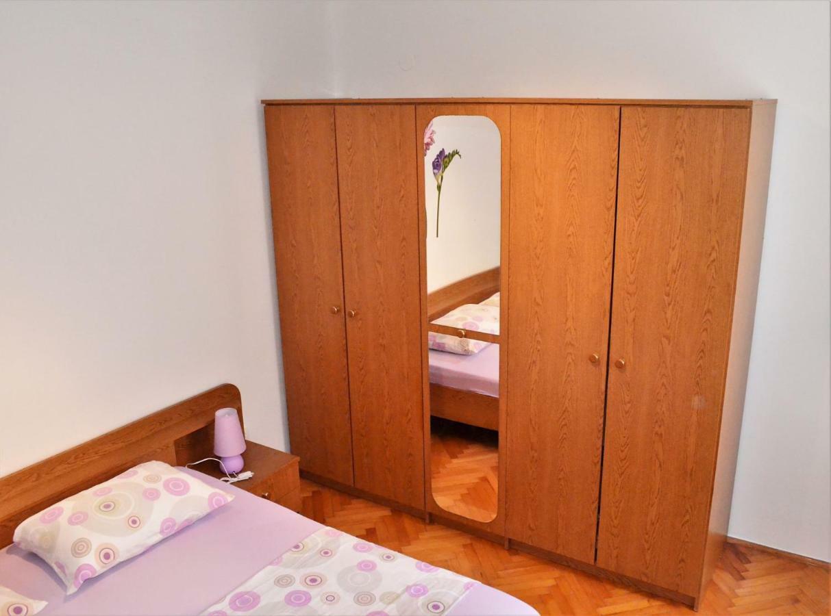 Apartman Rosa Pirovac Bagian luar foto
