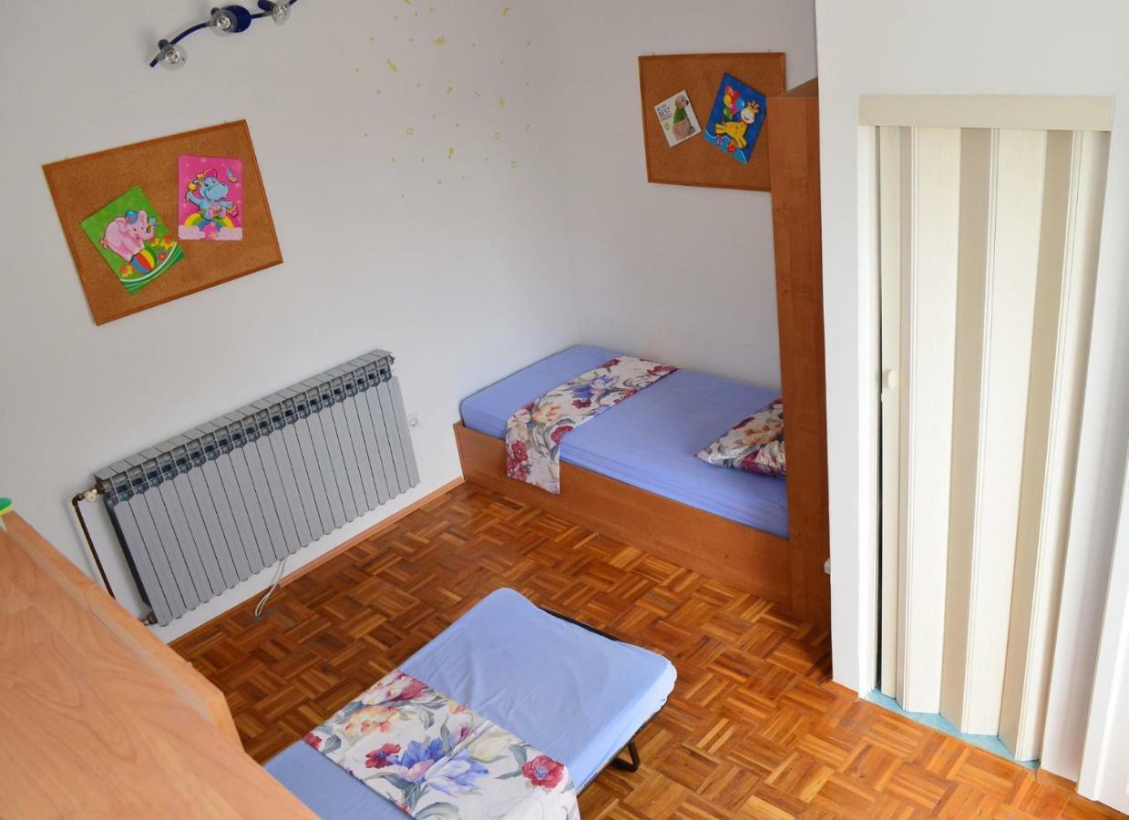 Apartman Rosa Pirovac Bagian luar foto