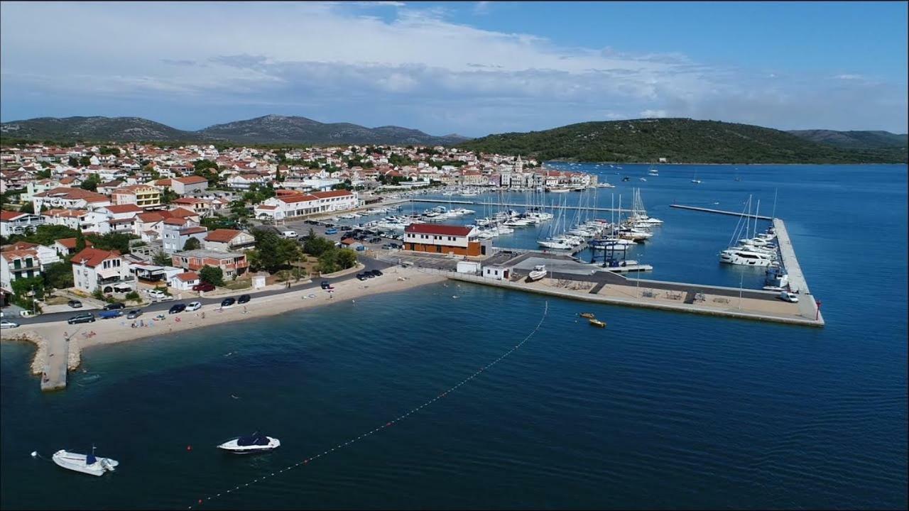 Apartman Rosa Pirovac Bagian luar foto